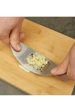 Gadget Fish Garlic Press